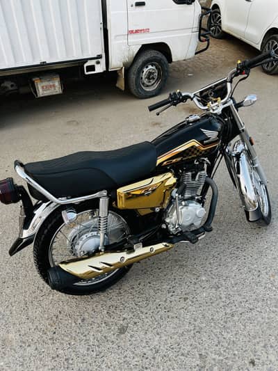 Honda CG 125 - Gold Edition - Black - 2024 Model