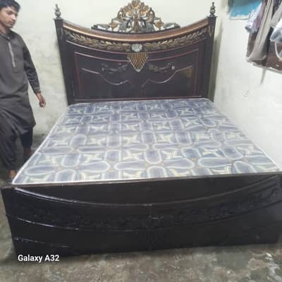 bed with metress 6 inch diamond