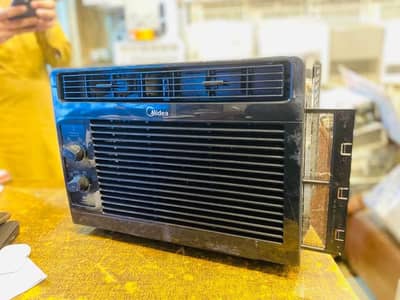 Half ton AC for sale only WhatsApp number03361574901