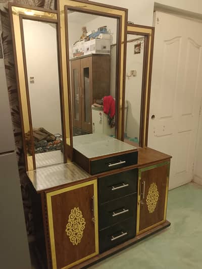 sale dressing table unused like a new