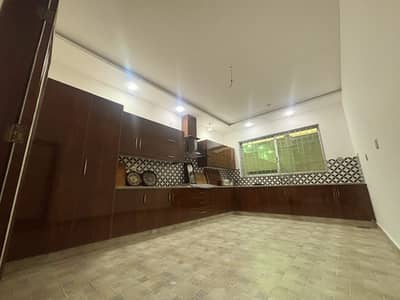 GARDEN TOWN 2 KANAL FULL HOUSE FOR RENT AT IDEAL LOCATION.