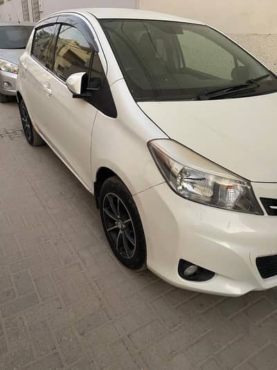 Toyota vitz 2013/15 pearl white push start