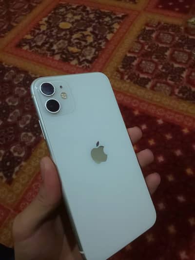 I phone 11 sada . Bettry health 89 . GB 64