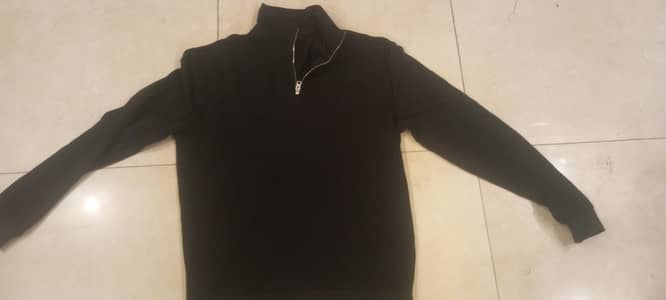 Black quarter zipper