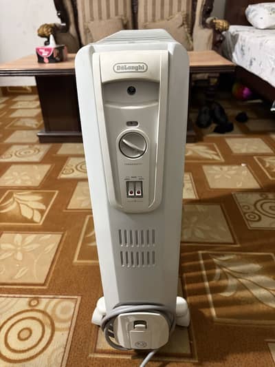 Delonghi 12 Fin Oil Radiator Heater 2100 - 2500 W KH771225