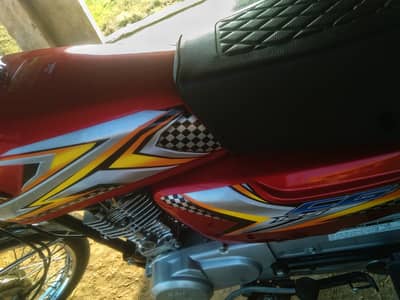 Honda 125 Red Colour