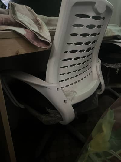 5 almost new office chairs for sale just used for 10 days