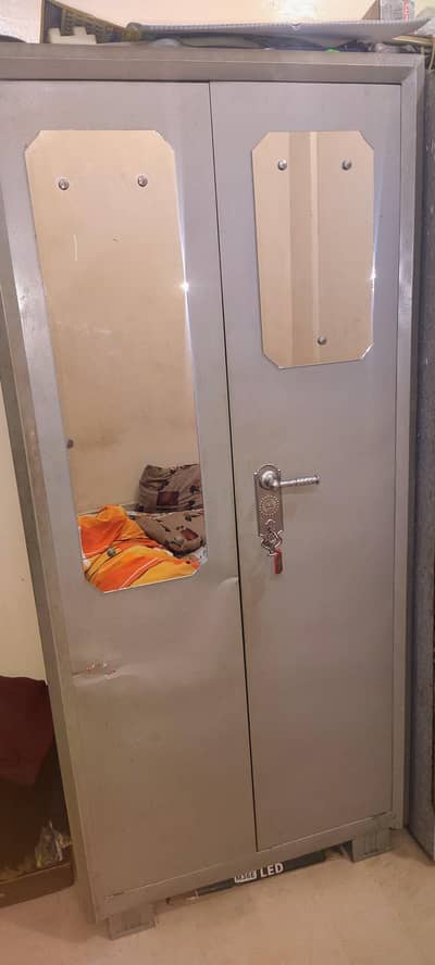 5 path Two Doors heavy metal Almari