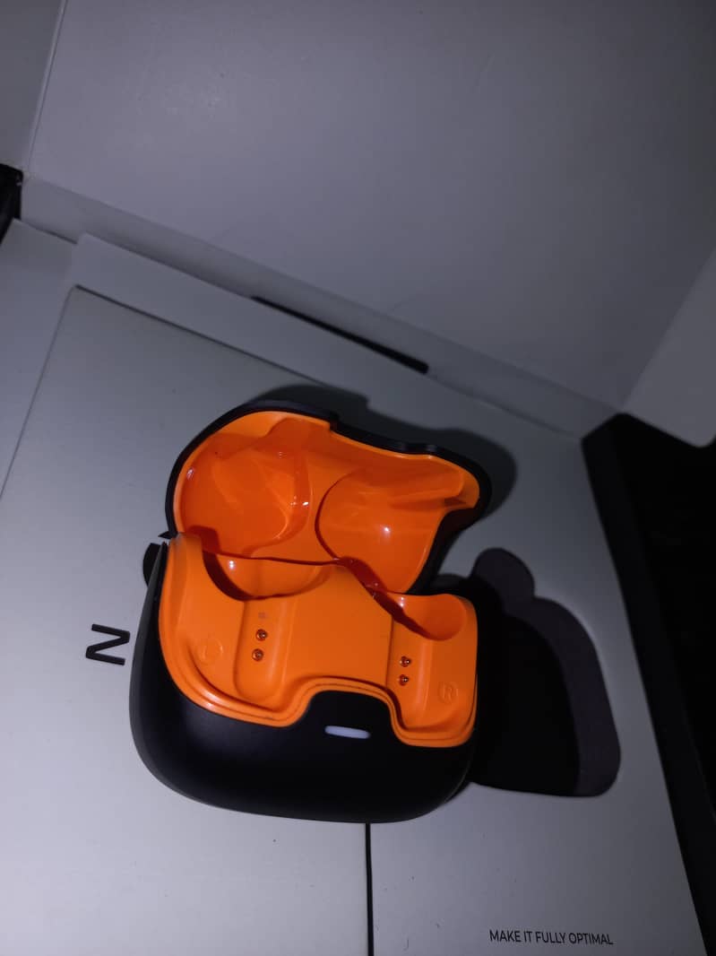 Zero Wave Pro Earbuds 1