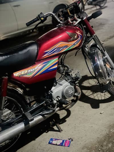 Red Honda 70 for sale Geniune condition. For business use.