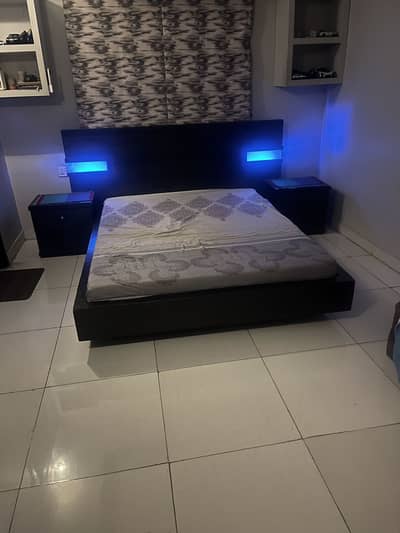 2 Beds with 1 dressing table