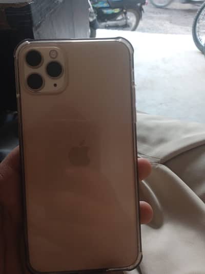 I phone 11 pro max 64 gb all ok ha wathsap contact 03370480445