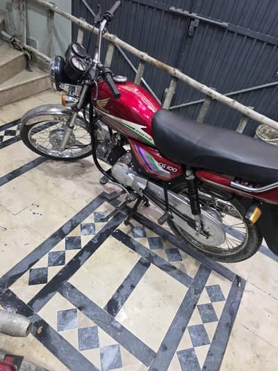 Honda 100 Red Coulur 2011 Model All Documents Clear And Available
