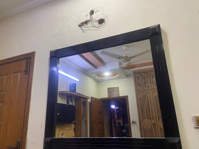 mirror and book rank hy wood ka hy