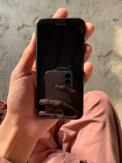 IPHONE se 2022 3 generation 64gb hai