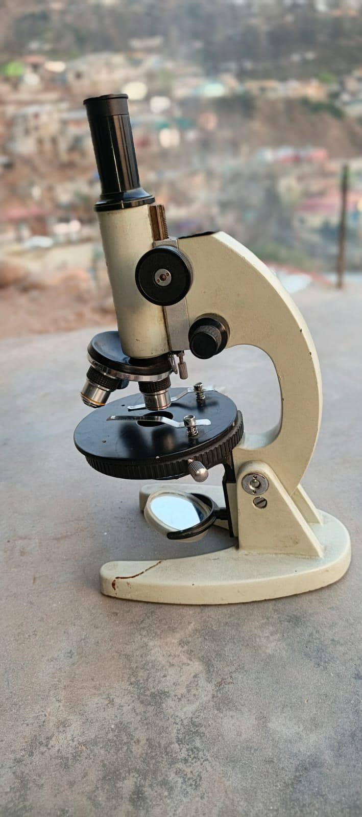 MicroScope L101 1