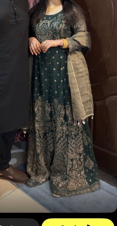 Bottle green maxi only interested people can contact