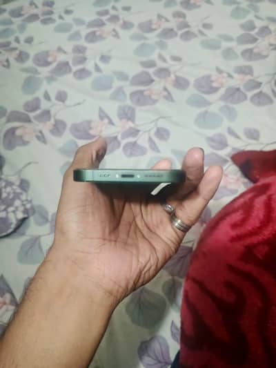 iPhone 13 green color