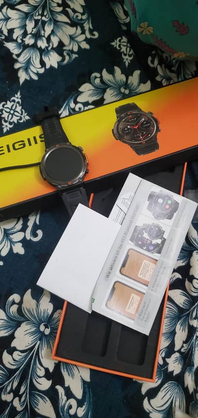 dubai se laya tha 250 dirham ki bohat achi watch unbreakable  hai