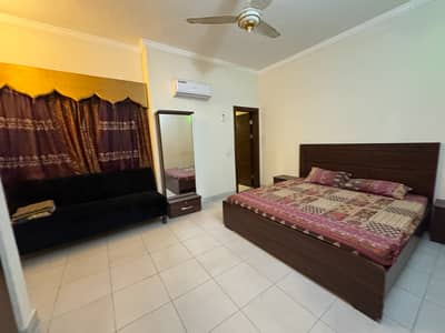 152 Sq Yd 3-Bedroom Luxury Villa For Rent Bahria Town Karachi, 10 Min Drive From Main Entrance, With 3 Bedrooms, Drawing, Dining, And 1 Kitchen.