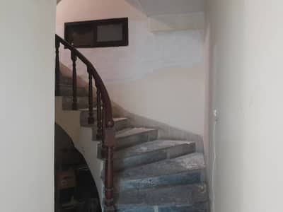 G-9/4 Ideal Upper Portion 10/Marla For Couple And Bechlors