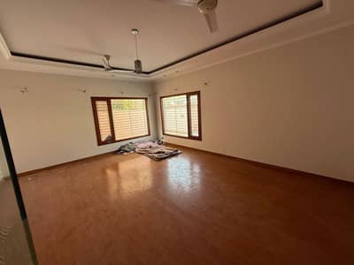 PRIME SILENT COMMERCIAL 6-ROOM FOR RENT GULSHAN-E-IQBAL BLOCK 4 | MAIN 60 FT ROAD