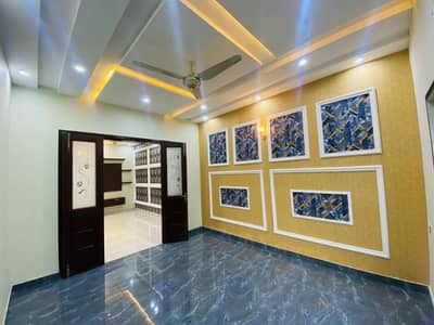 10 Marla Beautiful House Available For Rent