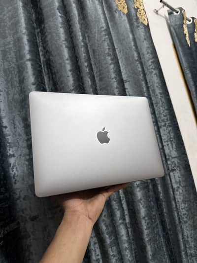 MacBook Pro 2020 16/512 Core i5