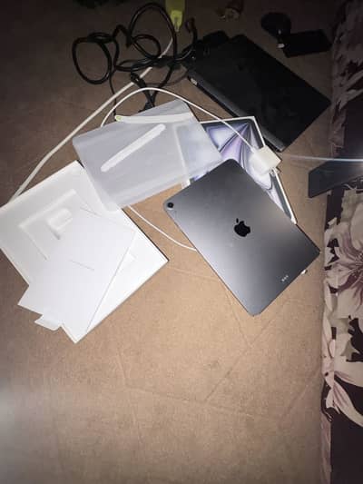 iPad Air M3 11 inch 128GB – Just Box Open – 7 Cycle Count – Like New