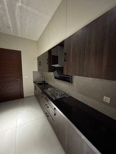 3 bed dd 1st floor raod facing flat available for sale in Gulshan block 13D dhashtiyar apartment