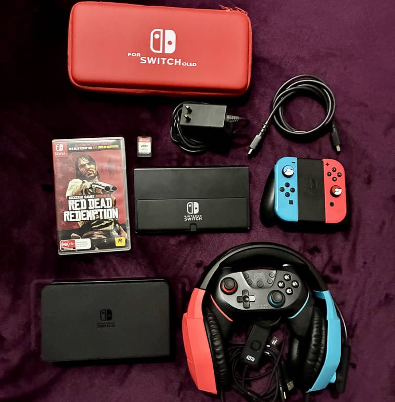 Nintendo switch OLED Bundle 4