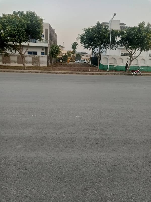 Blvd 10 Marla Plot Front Back Open 1