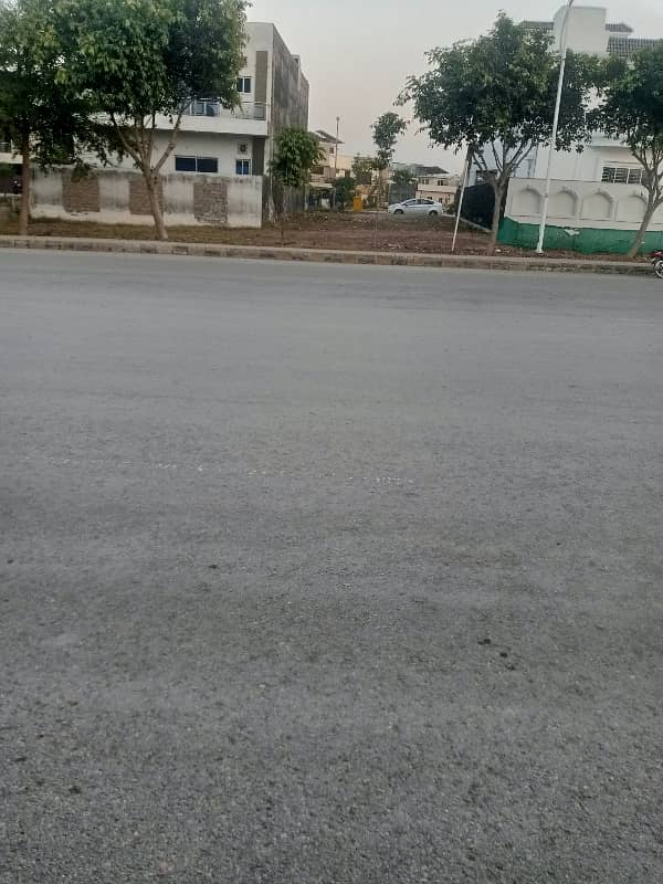 Blvd 10 Marla Plot Front Back Open 4