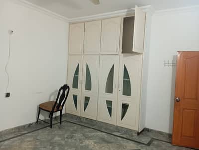 10 Marla upper Portion For Rent In Allama Iqbal Town