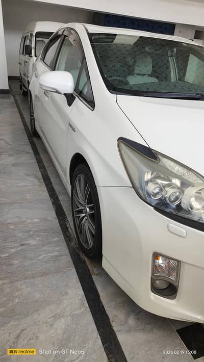 Toyota prius 2010 pearl white 4 grade