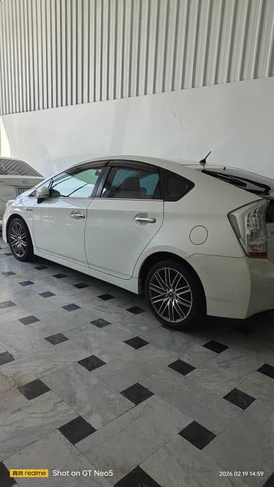 Toyota prius 2010 pearl white 4 grade