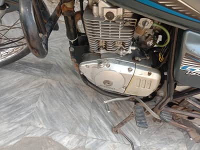 Suzuki GS 150 (2014 Model) available for urgent sale in Lahore.