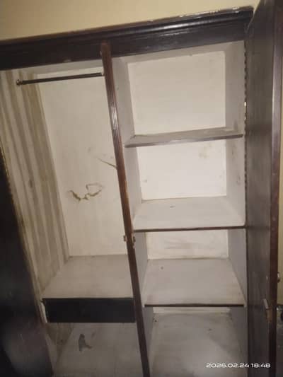Double door Almari (in excellent condition) for sale