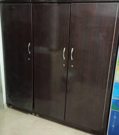 almirah Cupboard 6' by 6'. 5" Urgent sale