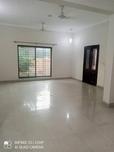 10-Marla 04 Bedrooms House Availabe For Sale In Askari 10 Lahore Cantt