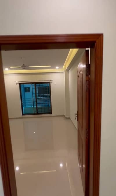 10 Marla 3 Bed Room Apartments For sale in Askari 11
