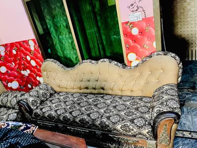 sofa set for sale Five seaters like new with table