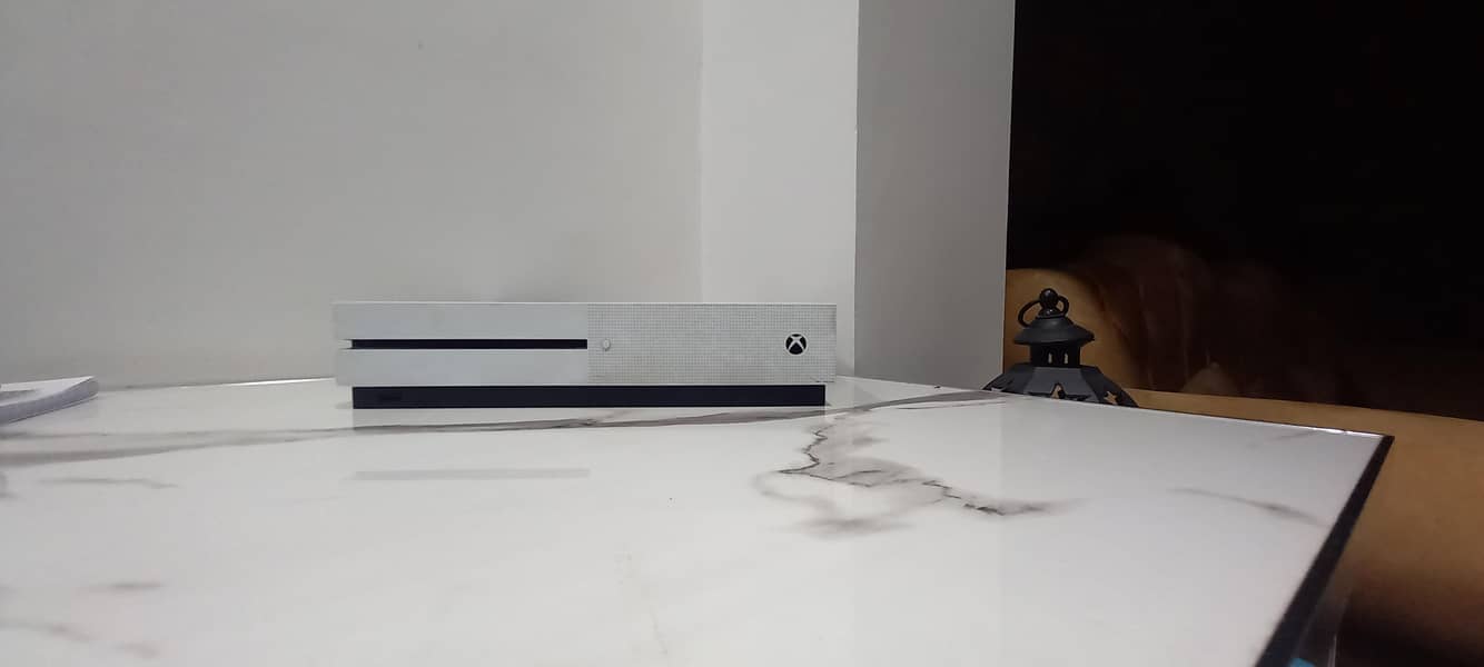 Xbox one S controller & Games 1