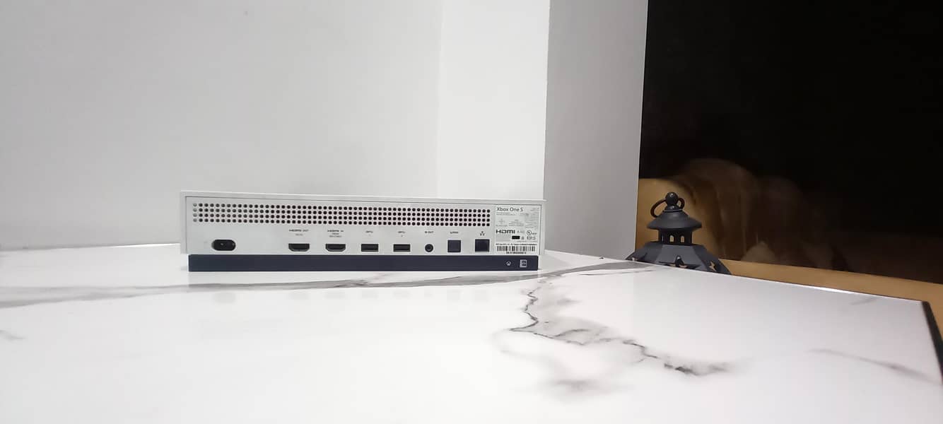 Xbox one S controller & Games 3