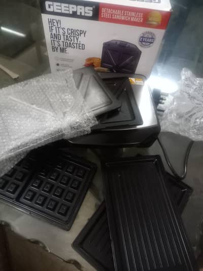 geepas 3 in one sandwich maker. with warranty