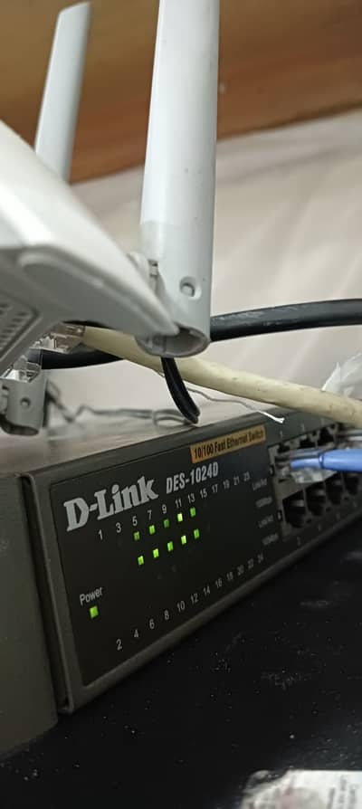 D LINK 24 PORT SWITCH