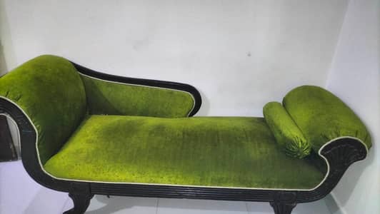 Dewan for sale (new condition)