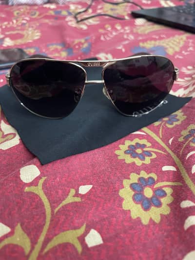 Guess Sunglasses in Pristine condition