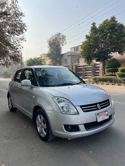 SUZUKI SWIFT DLX 1.3 NAVIGATION  2013