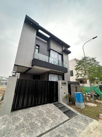 5 MARLA BRAND NEW HOUSE FOR RENT